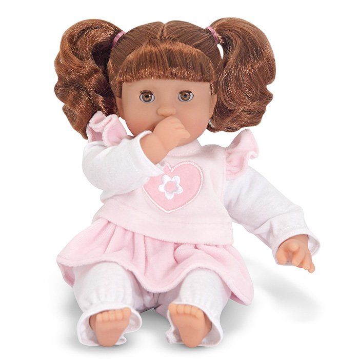 bambola con capelli lunghi da pettinare